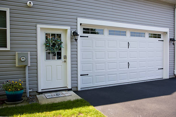 24/7 Emergency Garage Door Panel Replacement experts in Manchester, NH